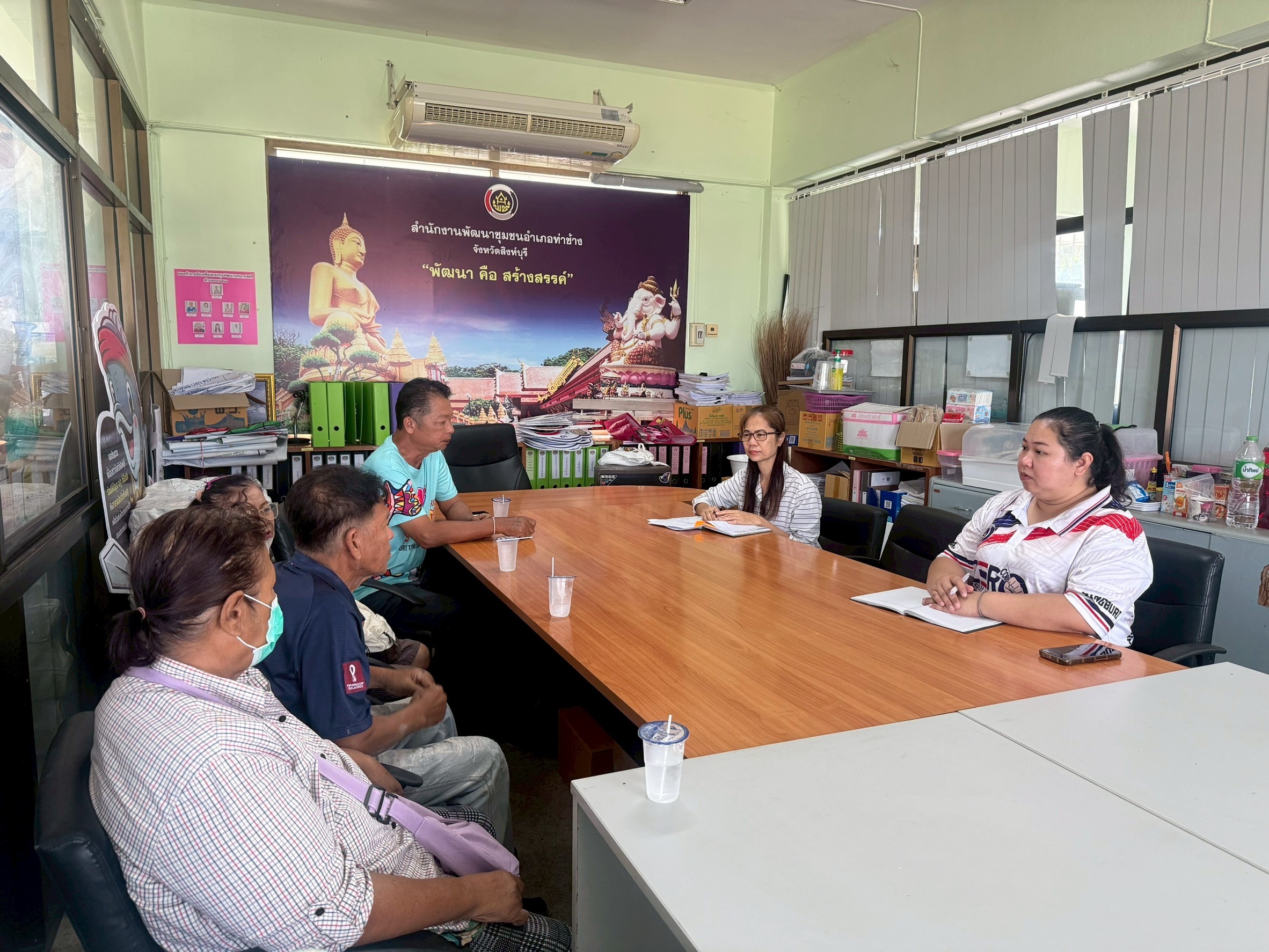 พช. ท่าช้าง ติดตามและตรวจสอบการดำเนินงานกองทุนหมู่บ้าน